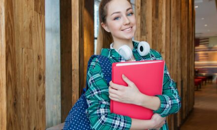 Notion vs Traditional Planners for Students: Which One Wins in 2025?